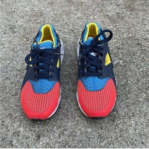Nike Huarache Run Running Red Blue And Yellow  Size 6 Y